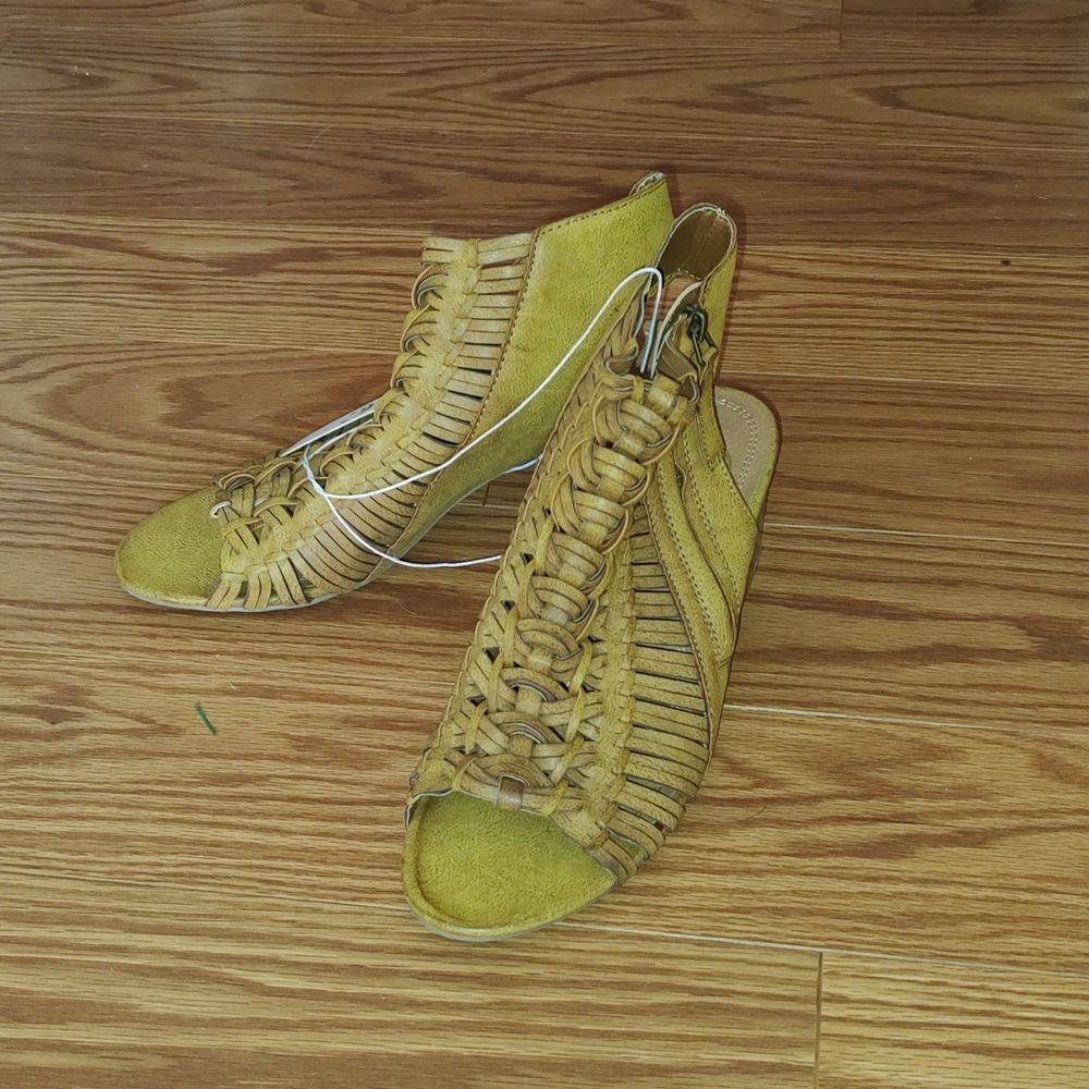 Charming Charlie Tan Tahlia Boho bohemian peep toe weaved booties heels Sz 8 NWT